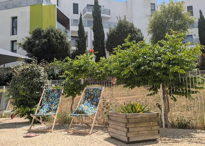 Residence Avec Piscine Face Au Port 200M Plage La Rochelle 